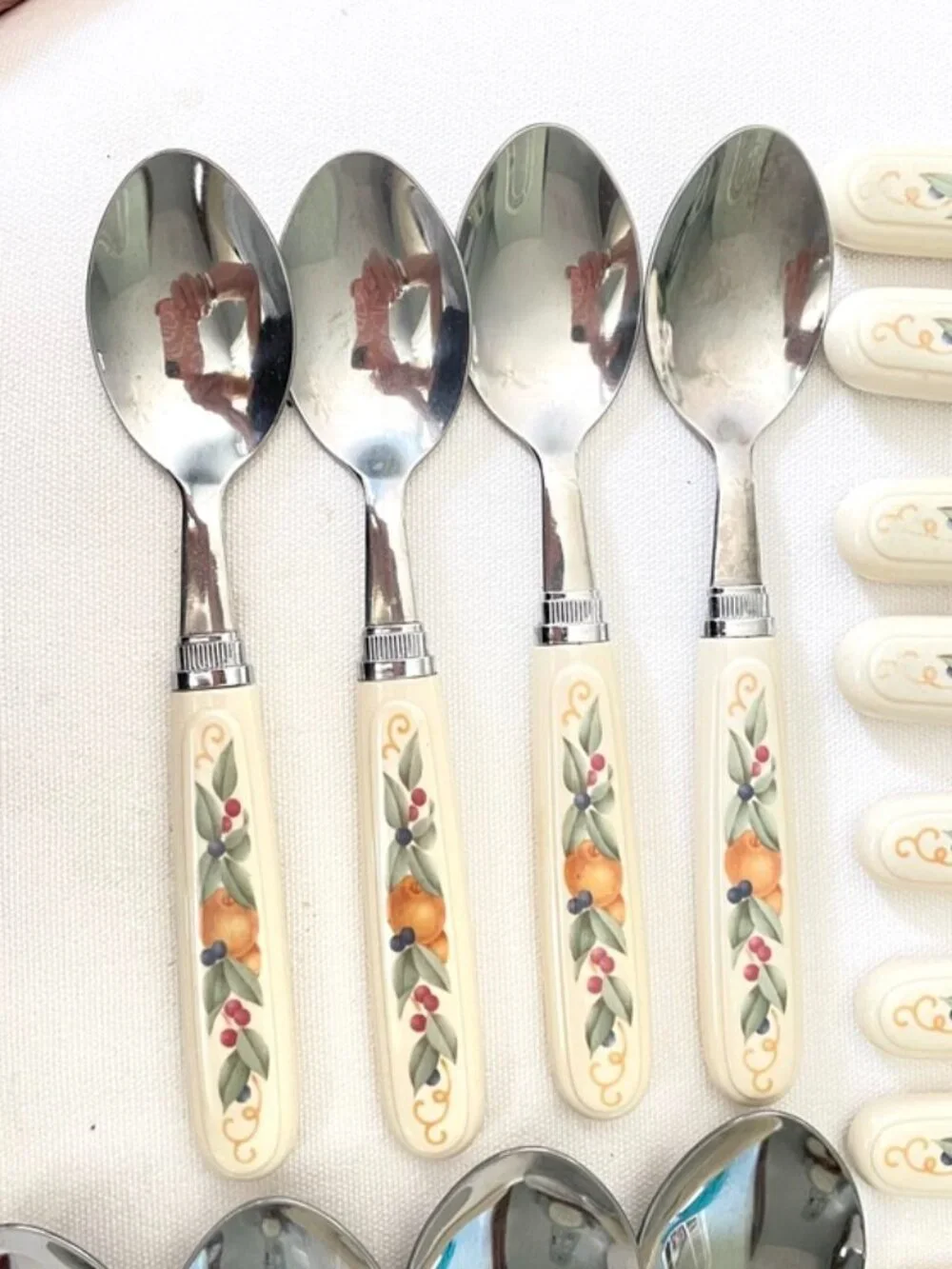 Vintage 20 Piece Corelle Abundance Flatware Set